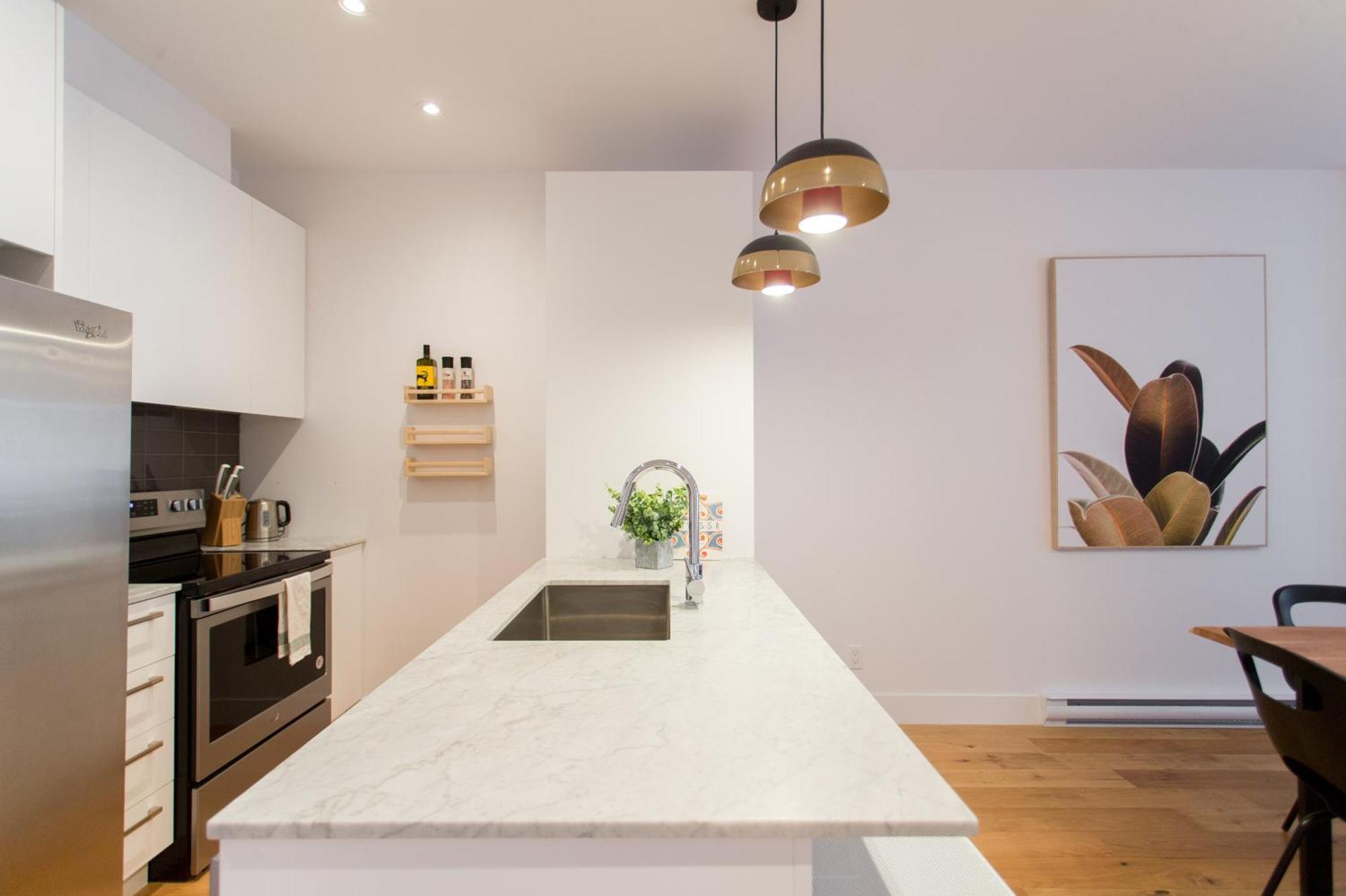 Hip, Stylish Apartment In Little Italy By Den Stays A Монреаль Номер фото